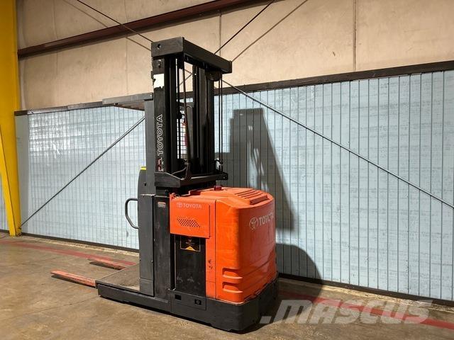 Toyota 7BPUE15 Περονοφόρο ανυψωτικό συλλογής παραγγελιών μεσαίου ύψους