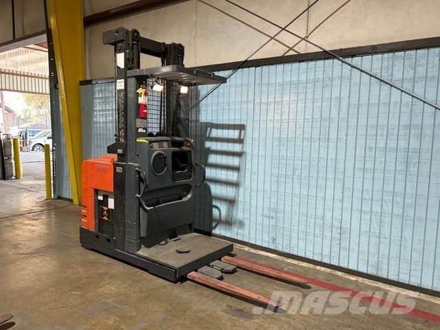 Toyota 7BPUE15 Περονοφόρο ανυψωτικό συλλογής παραγγελιών μεσαίου ύψους