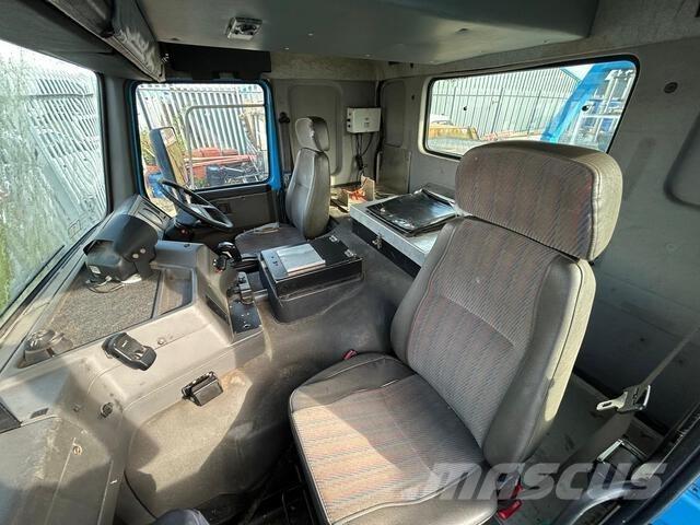 Volvo  Εναέριες πλατφόρμες τοποθετημένες σε φορτηγό