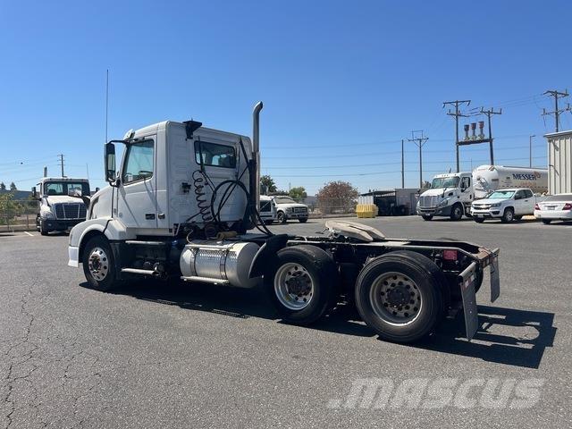Volvo VNL Τράκτορες