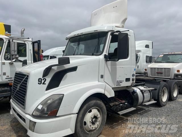 Volvo VNL64 Τράκτορες