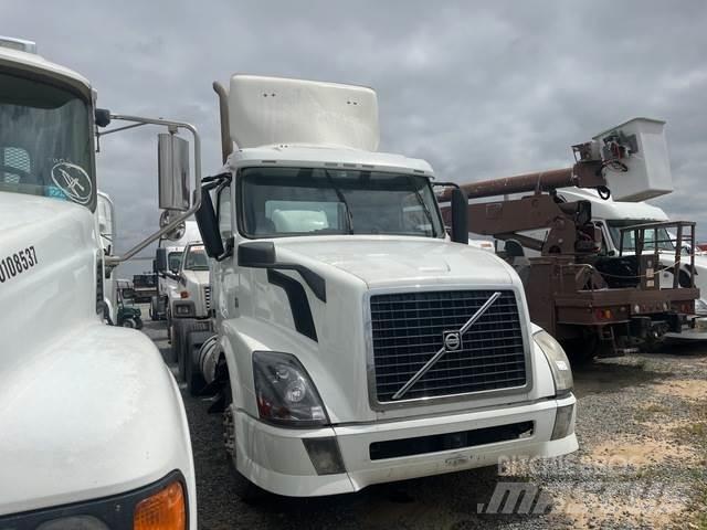 Volvo VNL64 Τράκτορες