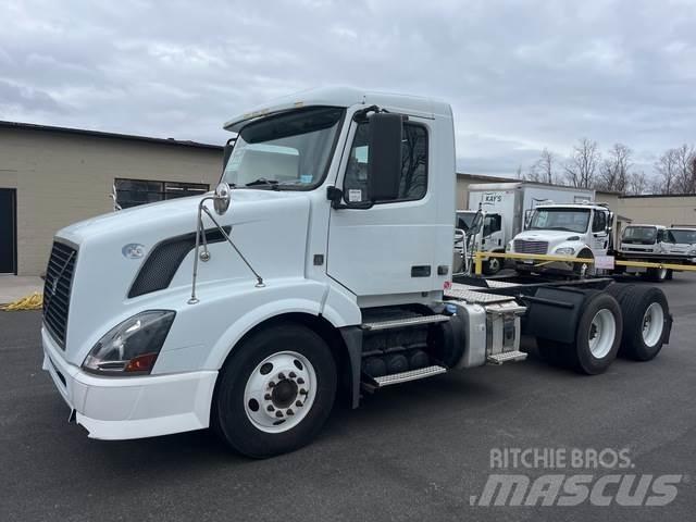 Volvo VNL64T Τράκτορες