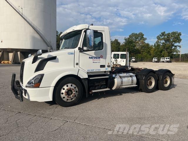 Volvo VNL64T Τράκτορες