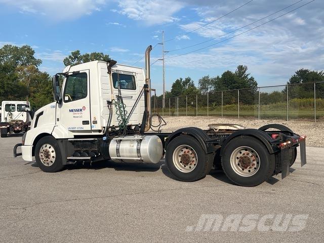Volvo VNL64T Τράκτορες