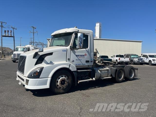 Volvo VNL64T Τράκτορες