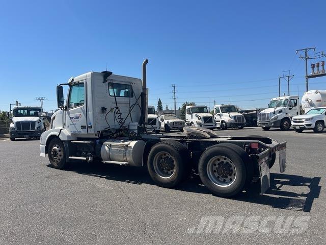 Volvo VNL64T Τράκτορες