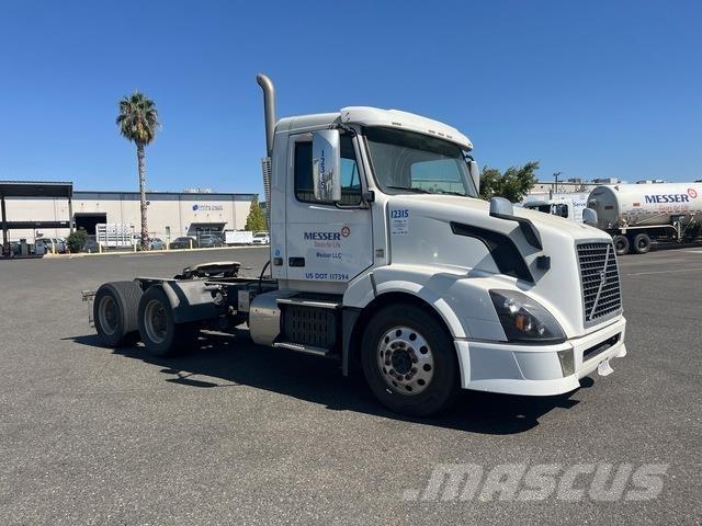 Volvo VNL64T Τράκτορες