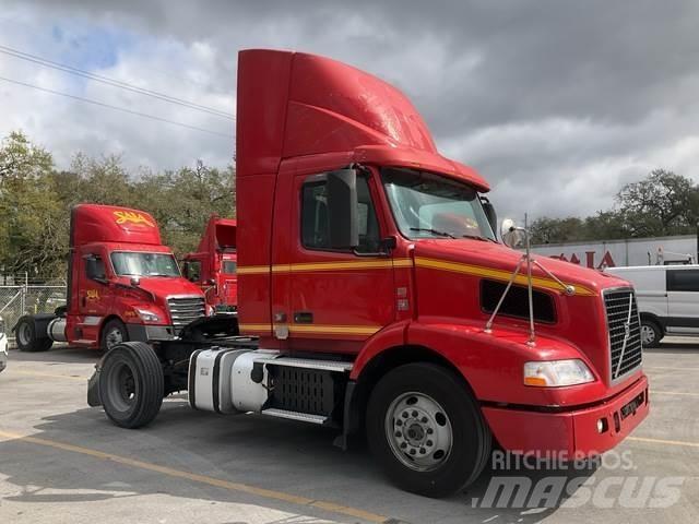 Volvo VNM Τράκτορες