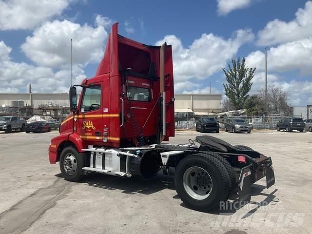 Volvo VNM Τράκτορες