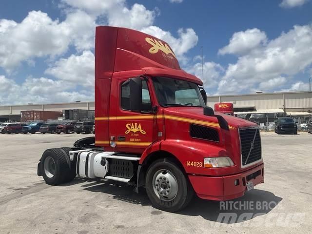 Volvo VNM Τράκτορες
