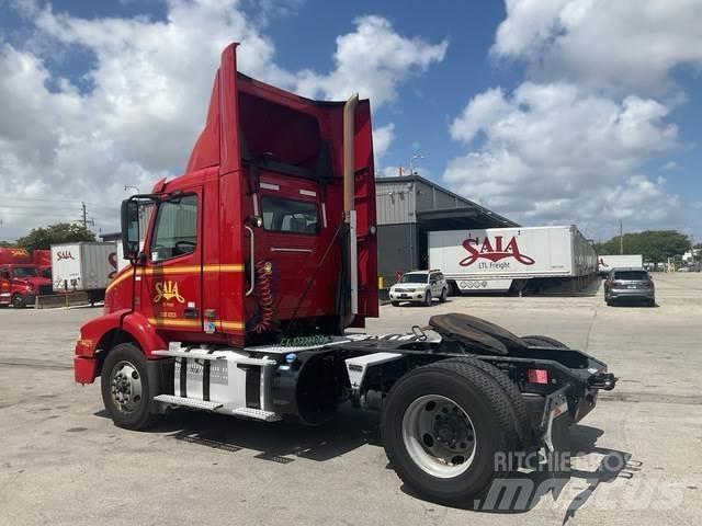 Volvo VNM Τράκτορες