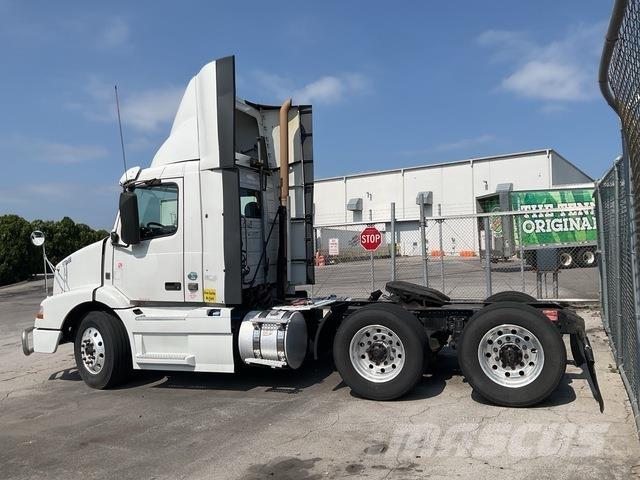 Volvo VNM Τράκτορες