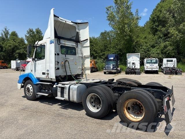 Volvo VNM Τράκτορες