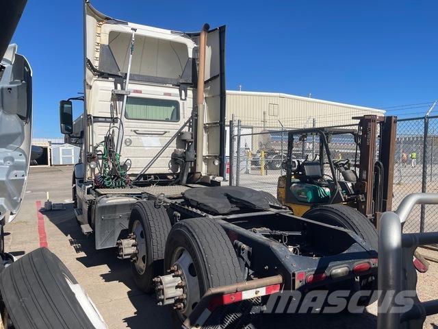 Volvo VNM Τράκτορες