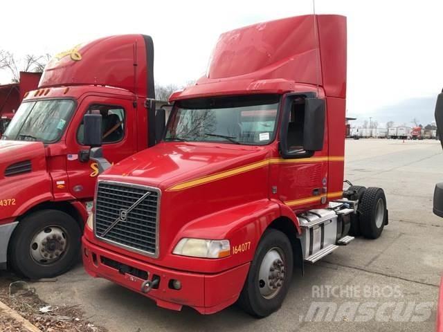 Volvo VNM42T Τράκτορες