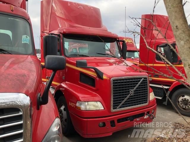 Volvo VNM42T Τράκτορες