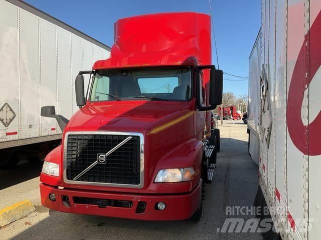 Volvo VNM42T Τράκτορες