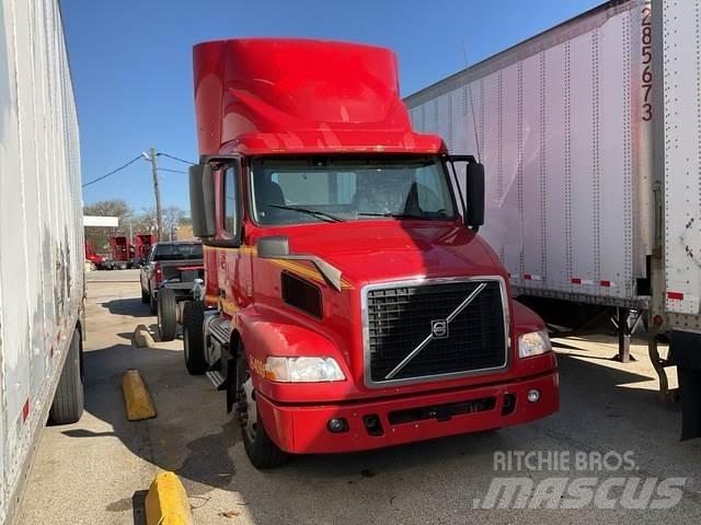 Volvo VNM42T Τράκτορες