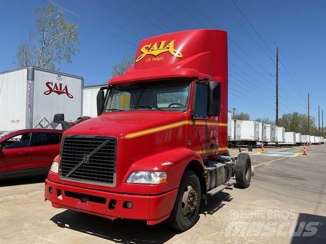 Volvo VNM42T Τράκτορες