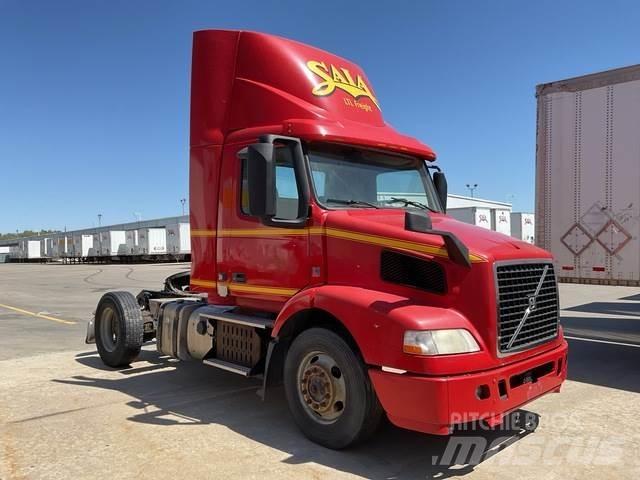 Volvo VNM42T Τράκτορες