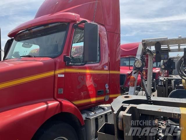 Volvo VNM42T Τράκτορες
