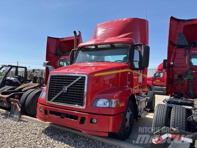 Volvo VNM42T Τράκτορες