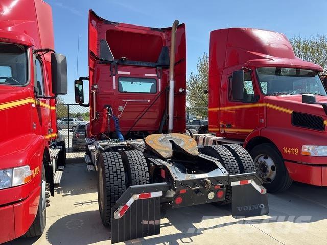 Volvo VNM42T Τράκτορες