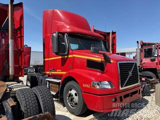 Volvo VNM42T Τράκτορες