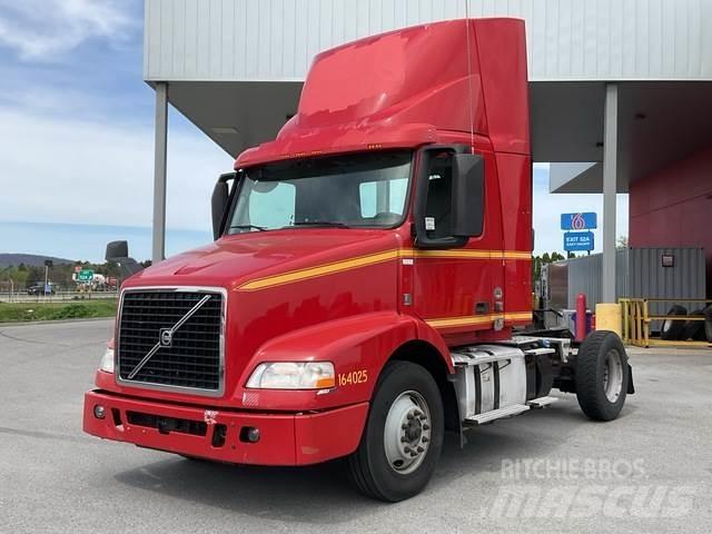 Volvo VNM42T Τράκτορες