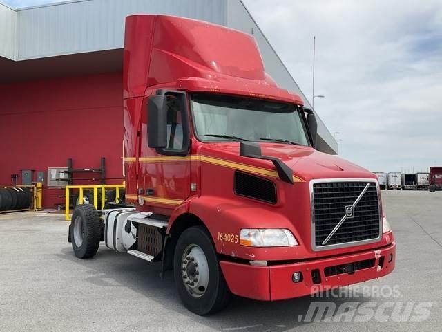 Volvo VNM42T Τράκτορες