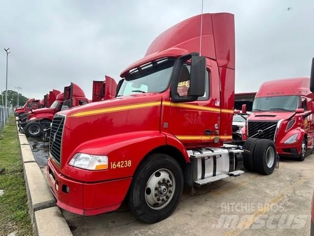 Volvo VNM42T Τράκτορες