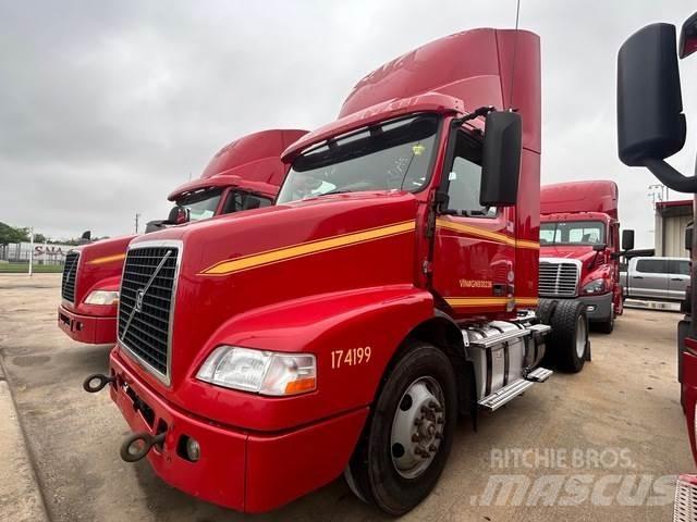Volvo VNM42T Τράκτορες