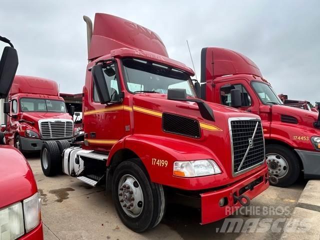 Volvo VNM42T Τράκτορες