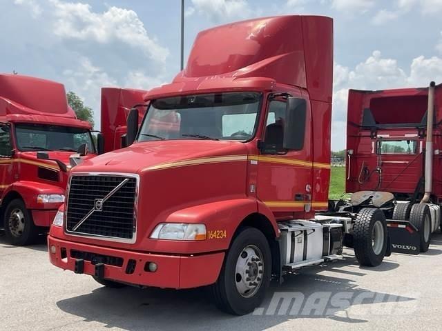Volvo VNM42T Τράκτορες