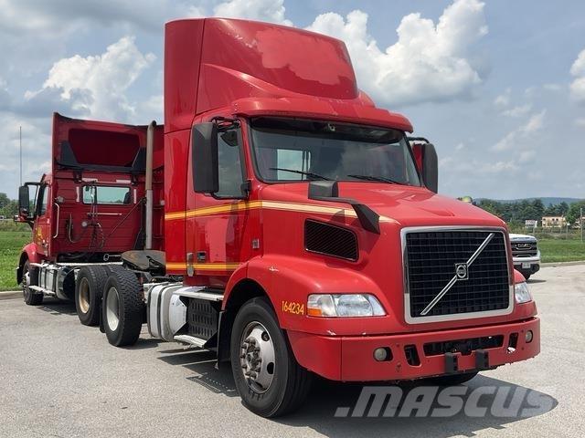 Volvo VNM42T Τράκτορες