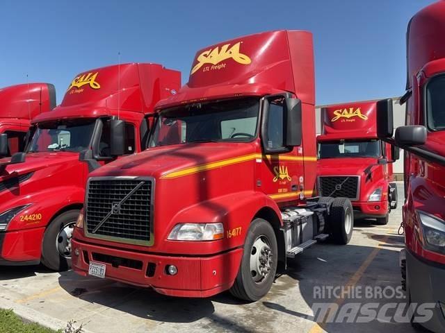 Volvo VNM42T Τράκτορες