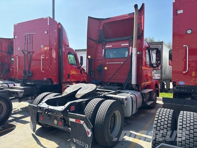 Volvo VNM42T Τράκτορες