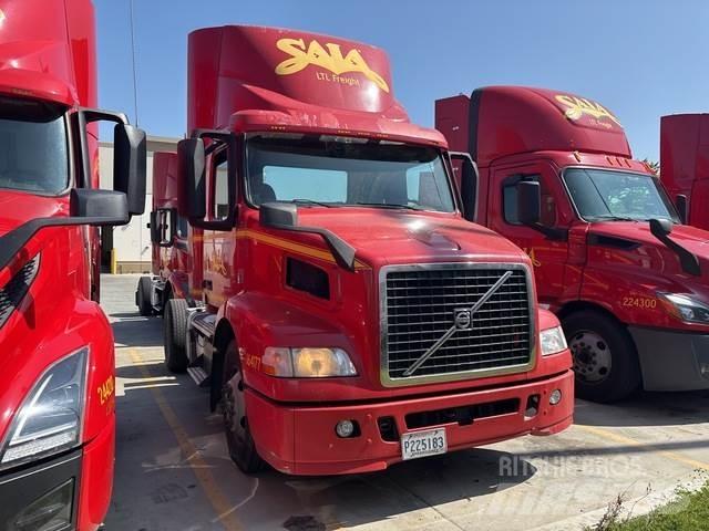 Volvo VNM42T Τράκτορες