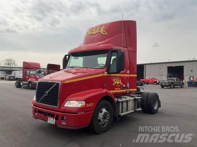 Volvo VNM42T Τράκτορες