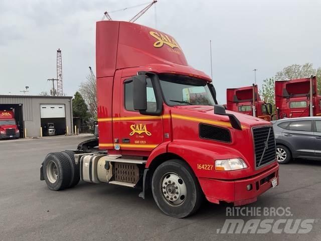 Volvo VNM42T Τράκτορες