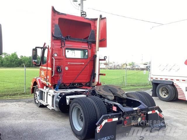 Volvo VNM42T Τράκτορες