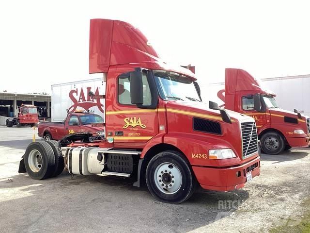 Volvo VNM42T Τράκτορες