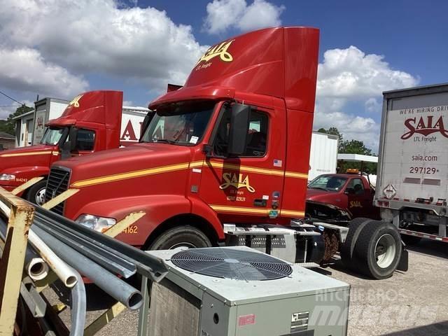 Volvo VNM42T Τράκτορες