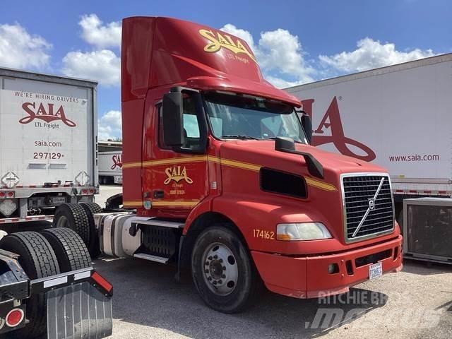 Volvo VNM42T Τράκτορες