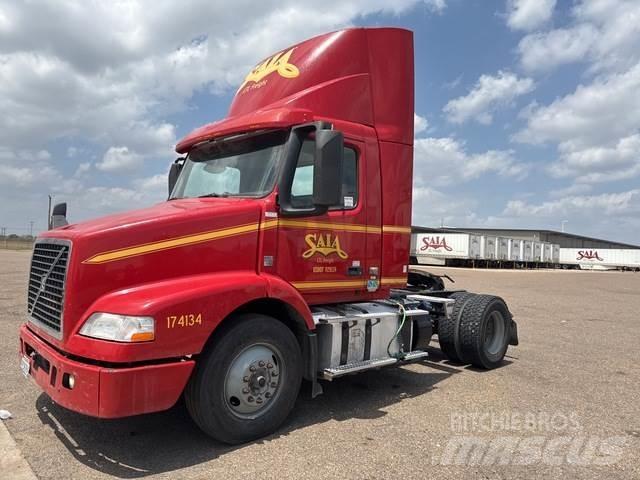 Volvo VNM42T Τράκτορες