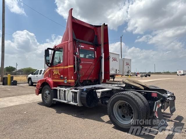 Volvo VNM42T Τράκτορες