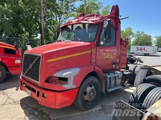 Volvo VNM42T Τράκτορες