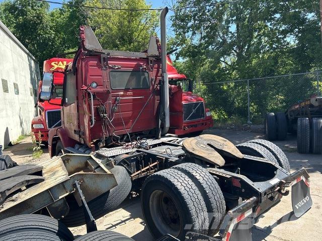 Volvo VNM42T Τράκτορες