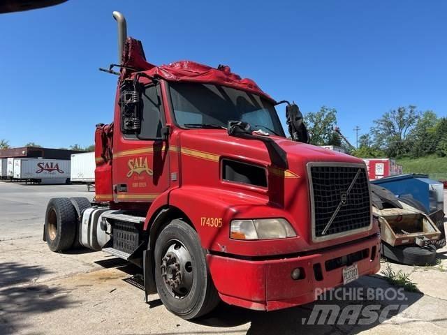 Volvo VNM42T Τράκτορες